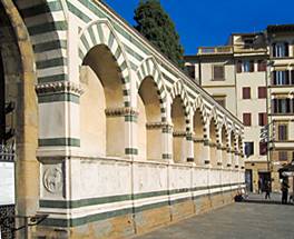 Il muro perimetrale del Chiostro di Santa Maria Novella, Firenze.