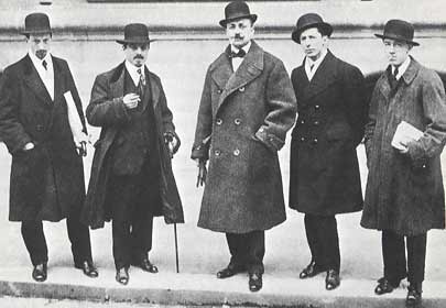 I Futuristi a Parigi nel 1912. Da sinistra L. Russolo, C. Carr, F.T. Marinetti, U. Boccioni e G. Severini