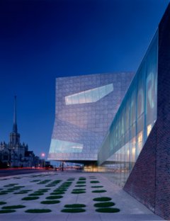 Hennipen Entrance with View of Restaurant and Skyline Room